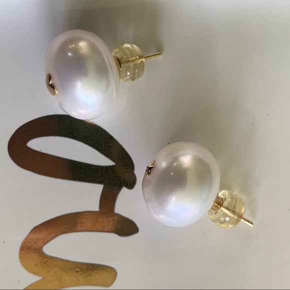 18K 14MM White Pearl Vintage STUDS! - Picture 7 of 8